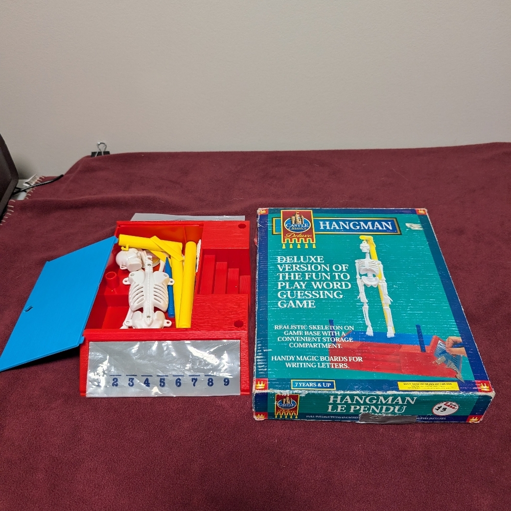 Castle Deluxe Hangman board game